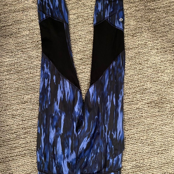 Lulu Lemon Crop Leggings - Picture 5 of 5